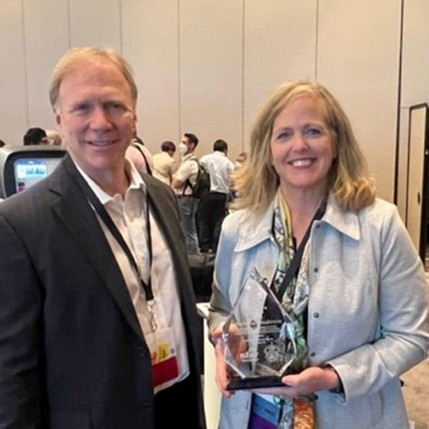 Marianne Henderson receives the ISBER Pioneer's Award