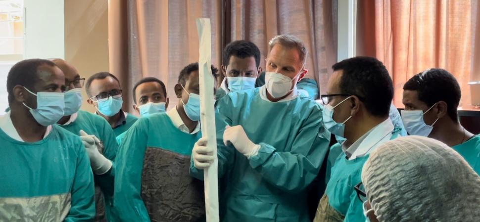 Endoscopists learning about esophageal stents_2