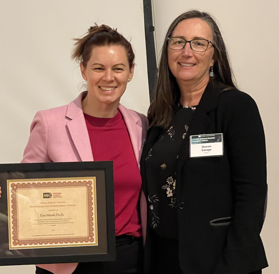 Sharon Savage receives WSA Mentoring Award from Marie-Josèphe Horner.