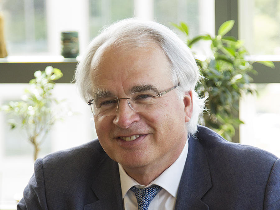 Dr. Chanock Recognized at Joint Euro-American Forum on Cancer - NCI