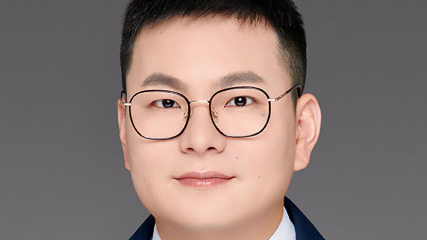 Tongwu Zhang is an Earl Stadtman investigator in the Biostatistics Branch.