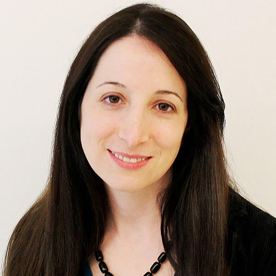Headshot of Elizabeth Cahoon