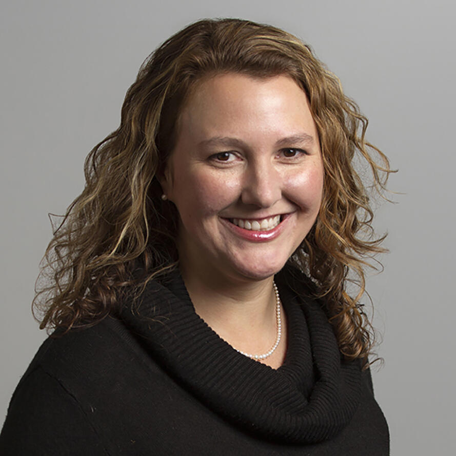 Headshot of Gretchen Gierach