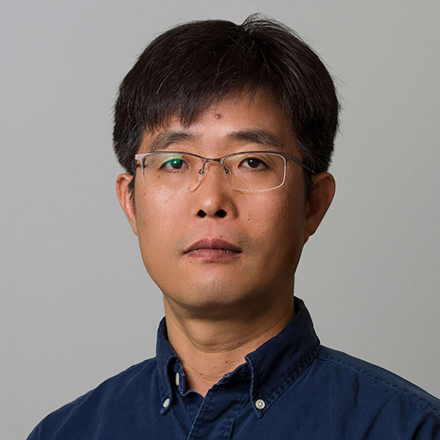 Headshot of Sung Duk Kim