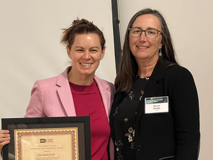 Sharon Savage receives WSA Mentoring Award from Marie-Josèphe Horner.
